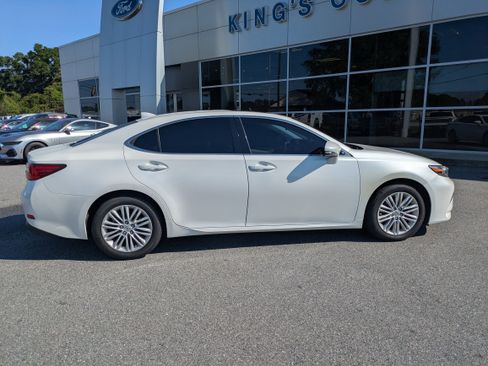 Used 2017 Lexus ES 350 w/ Premium Package FWD image 3