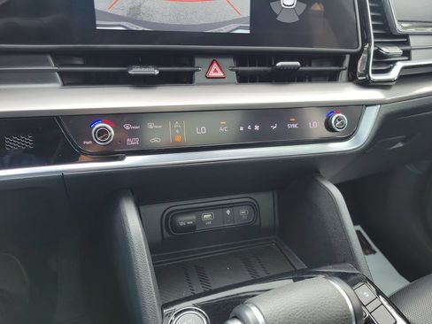 Certified 2025 Kia Sportage EX w/ Premium Package FWD image 29