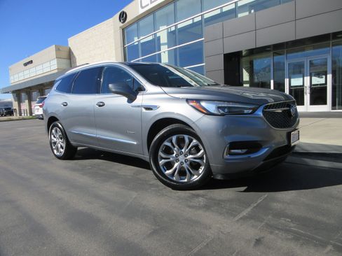 Used 2020 Buick Enclave Avenir w/ Avenir Technology Package AWD/4WD image 14