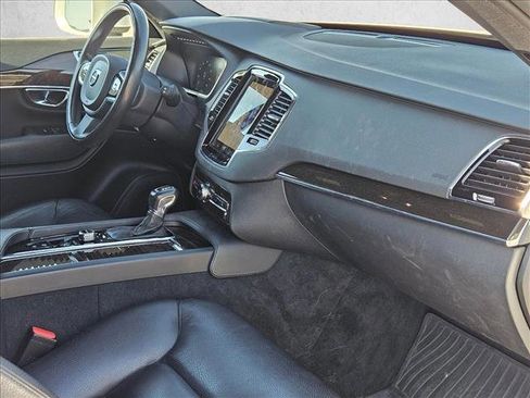 Used 2017 Volvo XC90 T6 Momentum image 21