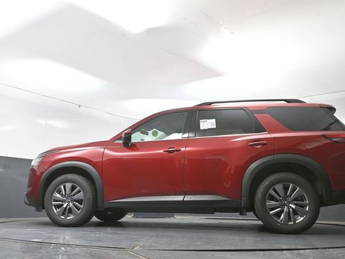 Used 2025 Nissan Pathfinder SV FWD image 50