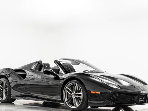Used 2018 Ferrari 488 Spider image 32