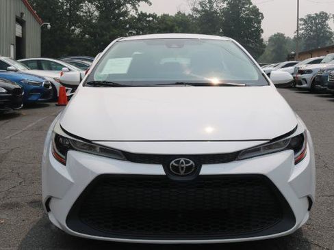 Used 2021 Toyota Corolla LE w/ LE Convenience Package FWD image 2