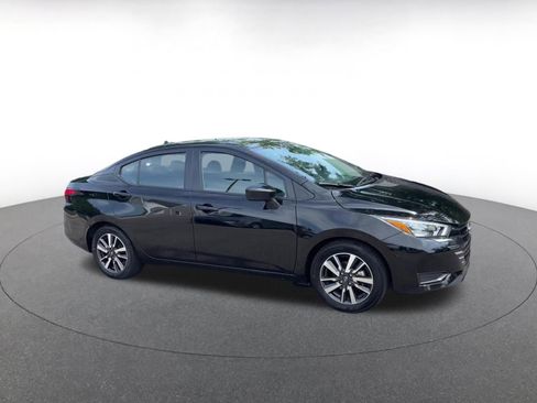 Used 2025 Nissan Versa SV FWD image 2