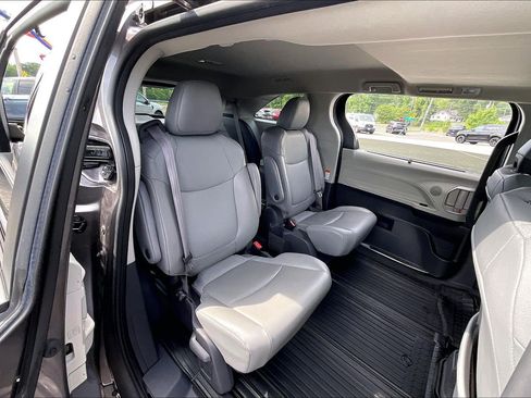 Used 2021 Toyota Sienna XLE FWD image 26