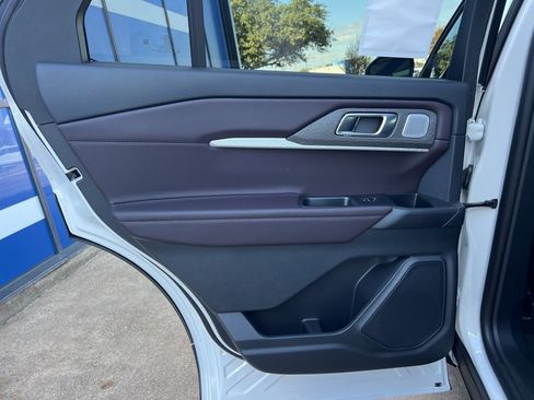 New 2026 Ford Explorer Platinum image 11