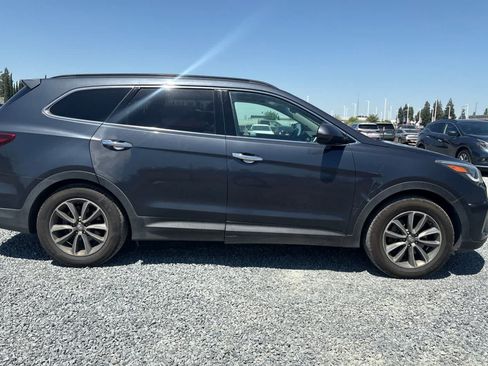 Used 2017 Hyundai Santa Fe SE w/ Cargo Package FWD image 9
