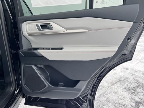 New 2026 Ford Explorer Active w/ Active Comfort Package image 18