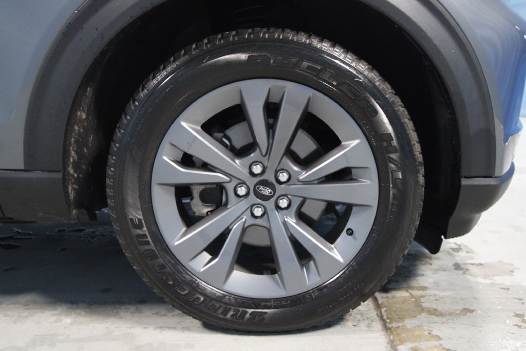 Used 2023 Ford Explorer XLT w/ Equipment Group 202A AWD/4WD image 37
