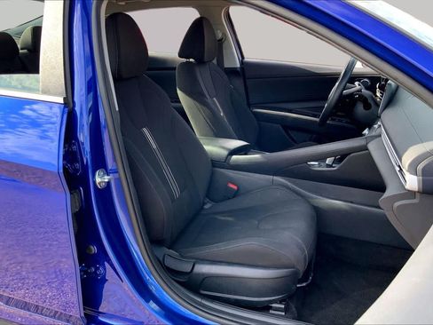 Used 2025 Hyundai Elantra SEL FWD image 9