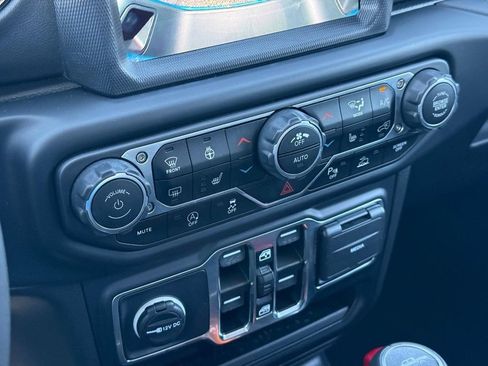 Used 2023 Jeep Gladiator Overland AWD/4WD image 19