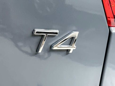 Used 2021 Volvo XC40 T4 R-Design w/ Climate Package image 28