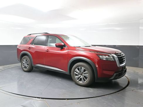 Used 2025 Nissan Pathfinder SV FWD image 6