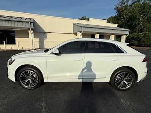 Used 2024 Audi Q8 Premium Plus AWD/4WD image 2