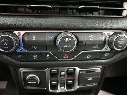 New 2026 Jeep Gladiator Sport image 17