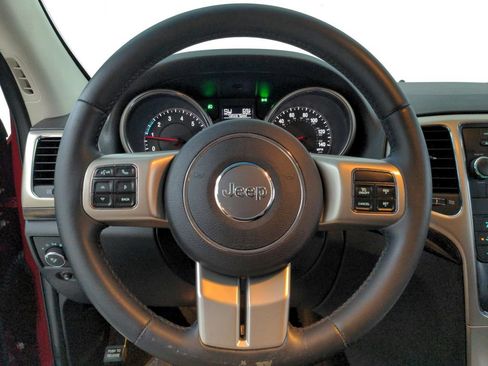 Used 2013 Jeep Grand Cherokee Laredo w/ Laredo E Group AWD/4WD image 19