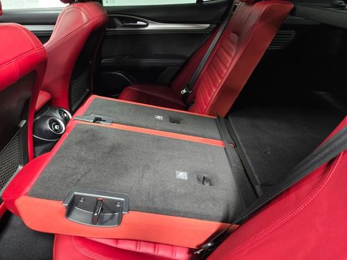 Used 2022 Alfa Romeo Stelvio Veloce image 40