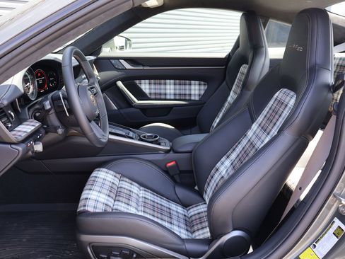 Certified 2025 Porsche 911 Turbo image 5