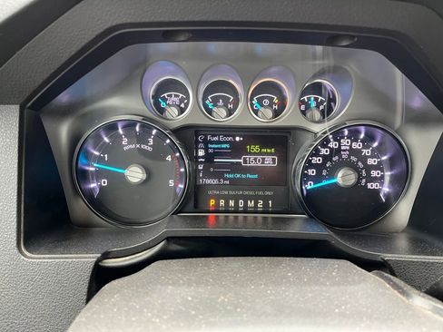 Used 2014 Ford F250 Lariat w/ Lariat Interior Package image 9