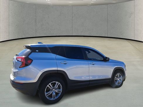 Used 2022 GMC Terrain SLE image 5