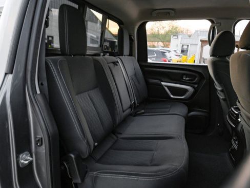Used 2017 Nissan Titan SV image 31