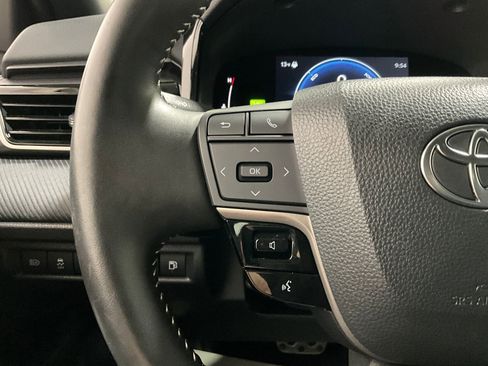 Used 2025 Toyota Camry SE image 17