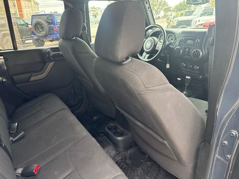 Used 2018 Jeep Wrangler Unlimited Sport S image 11