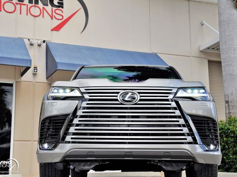 Used 2026 Lexus LX 700h Luxury AWD/4WD image 34