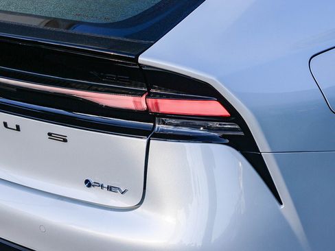 New 2026 Toyota Prius Plug-In Hybrid FWD image 10