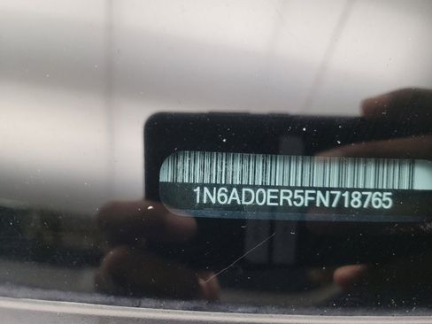 Used 2015 Nissan Frontier Desert Runner image 33