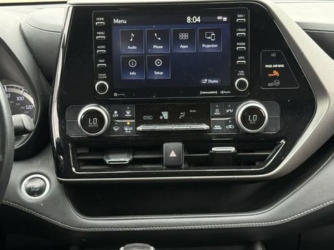 Used 2021 Toyota Highlander LE FWD image 18