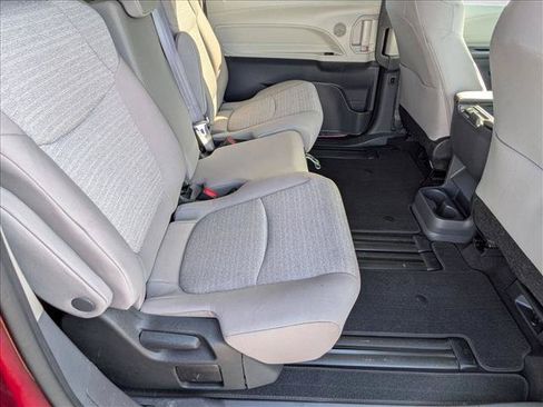 Used 2023 Toyota Sienna LE FWD image 18