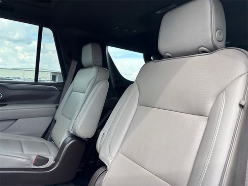 Used 2022 GMC Yukon SLT w/ SLT Premium Package image 30