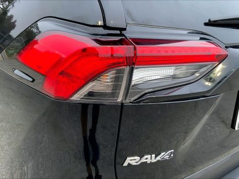 Certified 2025 Toyota RAV4 LE image 28