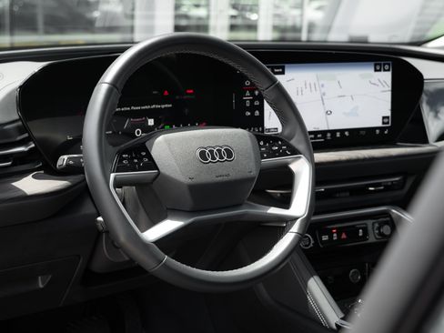 Certified 2025 Audi Q5 Premium Plus w/ Premium Plus AWD/4WD image 11