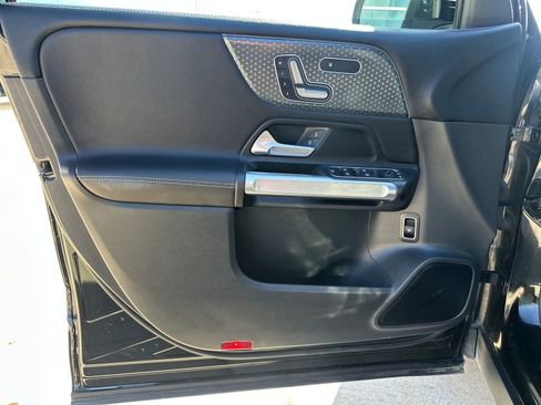 Used 2025 Mercedes-Benz GLB 250 4MATIC image 14