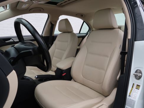 Used 2017 Volkswagen Jetta SE FWD image 12