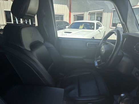 Used 2023 Ford Bronco Badlands image 10