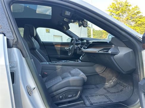 Used 2022 Audi e-tron GT Premium Plus image 21