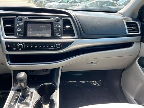 Used 2015 Toyota Highlander LE FWD image 14