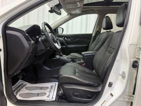 Used 2017 Nissan Rogue SL w/ SL Premium Package image 5