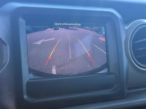 Used 2018 Jeep Wrangler Unlimited Sport S image 19