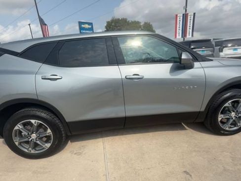 Used 2025 Chevrolet Blazer LT FWD image 9