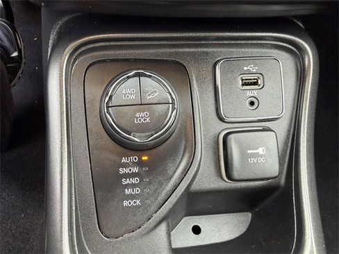 Used 2018 Jeep Compass Trailhawk w/ Cold Weather Group image 27