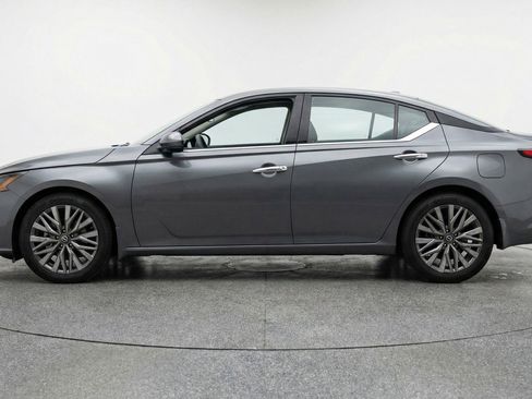 Used 2025 Nissan Altima 2.5 SV image 5
