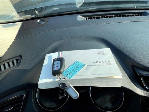 Used 2018 Nissan Rogue S image 13
