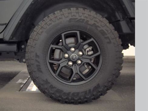 Used 2025 Jeep Wrangler Unlimited Sport AWD/4WD image 4