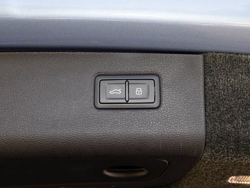 Used 2023 Bentley Bentayga AWD/4WD image 62