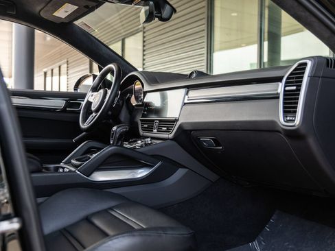 Used 2023 Porsche Cayenne Turbo S AWD/4WD image 44