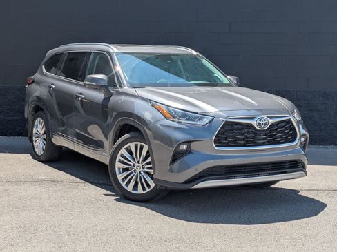 Used 2023 Toyota Highlander Platinum AWD/4WD image 9